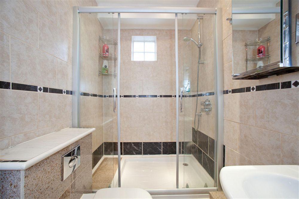 Milestone Apartments Лондон Экстерьер фото