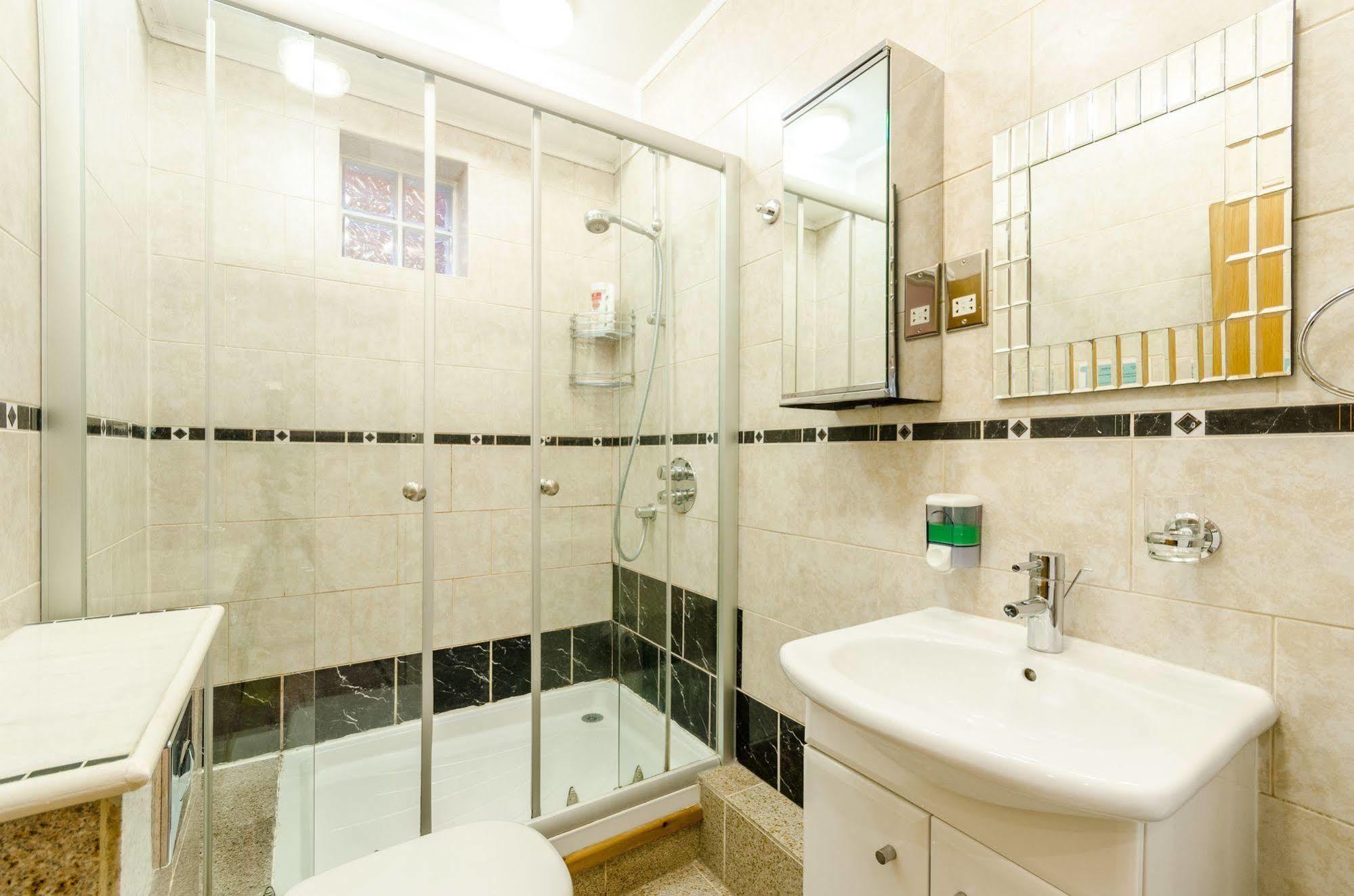 Milestone Apartments Лондон Экстерьер фото