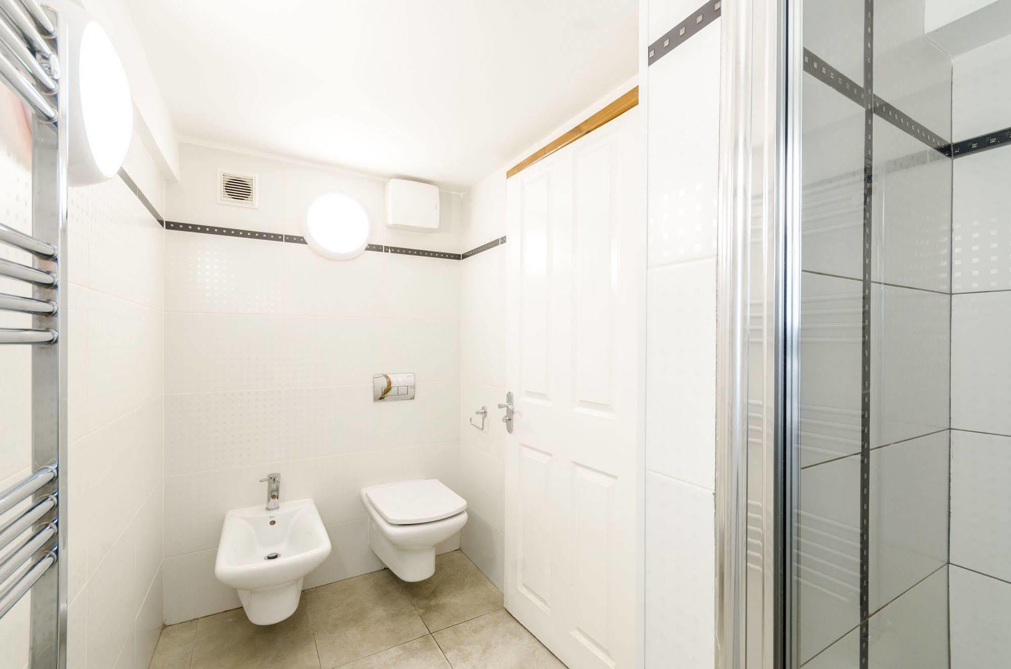 Milestone Apartments Лондон Экстерьер фото